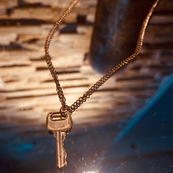 Minimalistic ‘Key pendant necklace’ - Picture 2 of 2